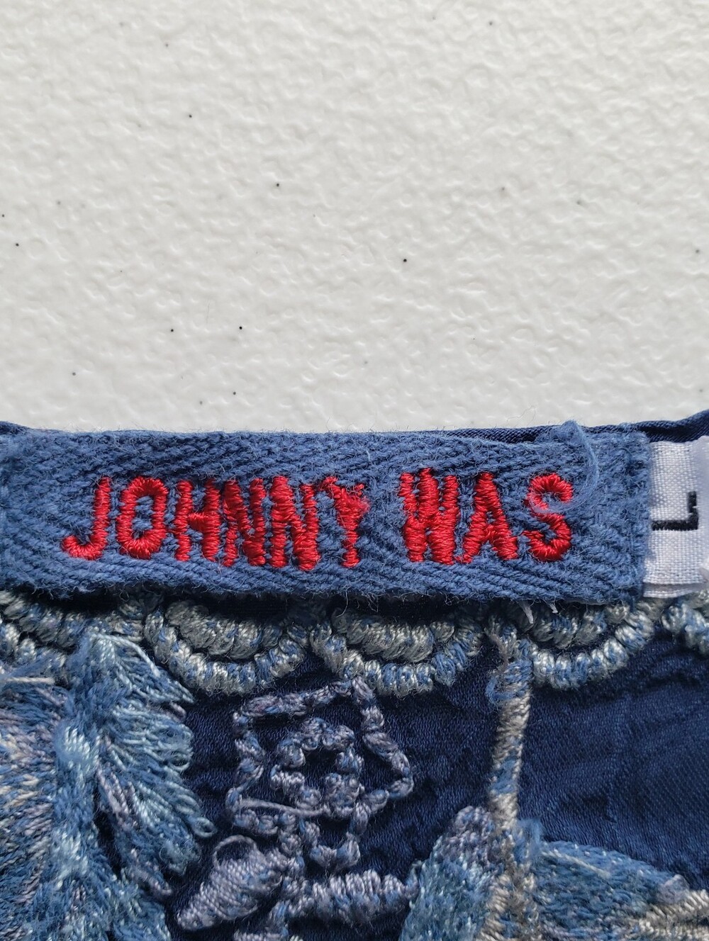 Johnny Was Embroidered Short-Sleeve Boho Top Large Navy Blue Cupra Rayon Western - Picture 14 of 15